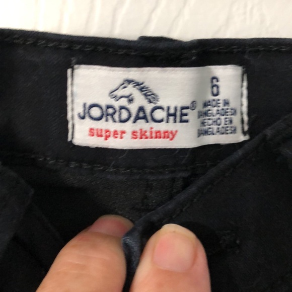 Pair of black jeans by Jordache size 6 with a 6X top black and pink print - Picture 3 of 6